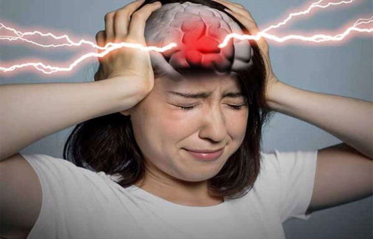 গবেষক স্টিভেন জে কিটনার জানাচ্ছেন, ‘অল্পবয়সী ছেলেমেয়েরা ইদানীং অনেক বেশি হারে স্ট্রোকে আক্রান্ত হচ্ছেন। এ জন্য বেশিরভাগেরই মৃত্যু হচ্ছে। যারা সেই ধাক্কা সামলে উঠছেন, তাদের মধ্যে অনেকের শারীরিক দক্ষতা আগের তুলনায় কমে যাচ্ছে। শরীরে জড়তা আসছে। ছবি: সংগৃহীত