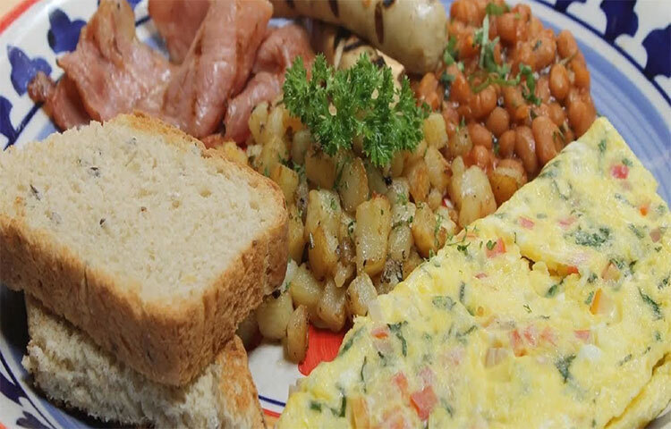 বিশেষজ্ঞদের মতে, এই সকালের নাস্তার সময়টাকে সকাল ১১টায় নিয়ে গেলে কাজে আসবে। ওজন কমাতে হলে পেট খালি রাখতে হবে অন্তত ১৪ ঘণ্টা। ফলে নাস্তার সময় নিয়ে যেতে হবে ৮ থেকে সকাল ১১টায়। ছবি: সংগৃহীত