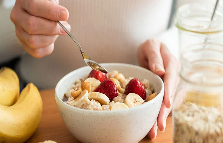 এতে অল্প করে সকালের নাস্তা খেলেও তা শরীরে দীর্ঘসময় ক্যালোরি বজায় রাখবে। হজমপ্রক্রিয়া খানিকটা বিশ্রাম পাবে। ওজন কমতে সাহায্য করবে। ছবি: সংগৃহীত