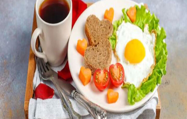 তবে যদি সকাল সকাল নাস্তা খাওয়ার অভ্যেস থাকে, সেক্ষেত্রে ডিনার সারতে হবে সন্ধে ৬টার মধ্যে। ছবি: সংগৃহীত