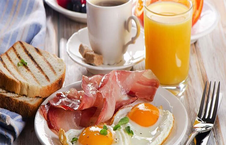 ওজন কমাতে হলে শুধু ডায়েট নয়, সুখাদ্য ও ব্যায়ামেও নজর দিতে হবে। প্রয়োজনে বিশেষজ্ঞের পরামর্শ নিতে হবে। ছবি: সংগৃহীত