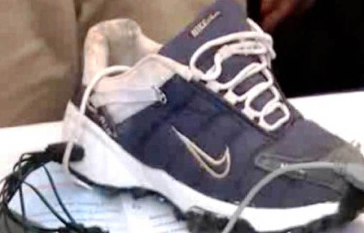 তাদের আবিষ্কারের নাম ওয়াকি মোবি চার্জার। এটা এমন একটা যন্ত্র যা আপনার হাঁটার সময় তৈরি গতিশক্তিকে বিদ্যুৎ শক্তিতে রূপান্তরিত করে দেবে। যা দিয়ে মোবাইল ফোন চার্জ হবে।