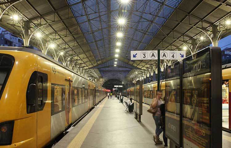 কীভাবে মাথায় এমন পরিকল্পনা এলো তাদের? দু’জনেই অনুপ্রাণিত হয়েছিলেন বিদেশে এ রকম একটা প্রোজেক্টের কথা শুনে। সেখানে নাকি রেলের সমস্ত প্লাটফর্ম আলোকিত হয় যাত্রীদের চলাফেরা থেকে উৎপন্ন শক্তি দিয়েই।