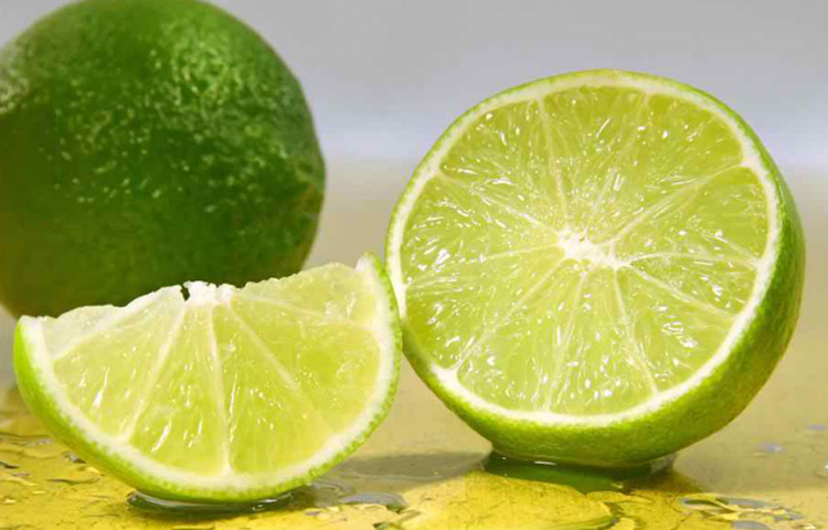 যাদের ব্রণর পরিমাণ অত্যধিক বেশি তারা পাতিলেবুর রস দিনে দু’তিনবার ব্রণর জায়গাগুলোতে লাগান। তবে একটানা ১০ মিনিটের বেশি রাখবেন না। ১০ মিনিট পর ধুয়ে ফেলুন। উপকার পাবেন।