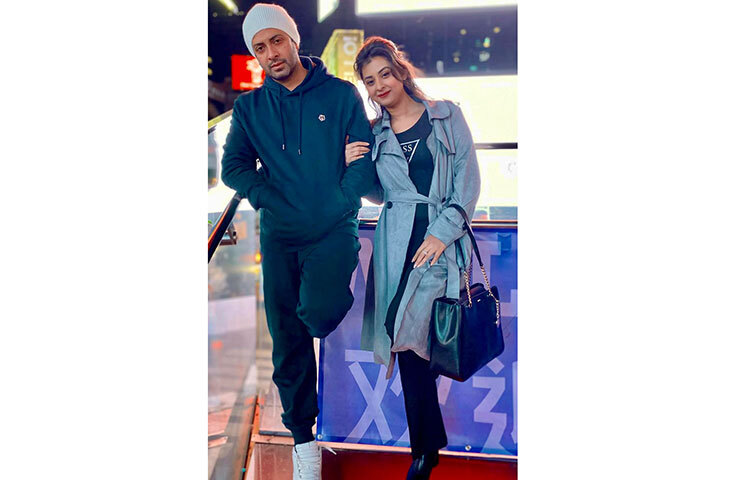 এ ছাড়াও স্ট্যাটাসে লিখেছেন কোথায় বসে ছবি তুলেছেন। ছবি: সংগৃহীত