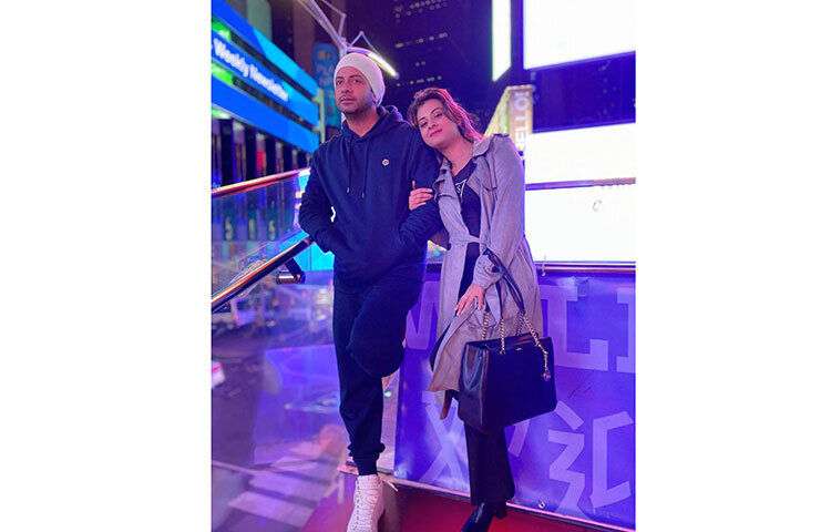 বুবলীর স্ট্যাটাস থেকে জানা গেছে এই ছবি তুলেছেন যুক্তরাষ্ট্রের টাইমস স্কয়ারে দাঁড়িয়ে। ছবি: সংগৃহীত