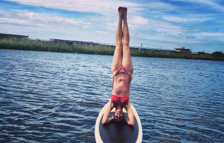 ইনস্টাগ্রামে তার অনুগামীর সংখ্যা ১৭ হাজারেরও বেশি। ইনস্টাগ্রাম বায়োতে তিনি নিজেকে ‘বিশ্ব ভ্রমণকারী, স্কাইডাইভার, যোগ প্রশিক্ষক, হাইকার এবং রোমাঞ্চপ্রিয়’ মানুষ হিসাবে বর্ণনা করেছেন। ছবি: সংগৃহীত