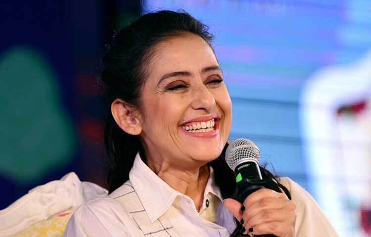 ‘আমার জীবনে উপহার হিসেবে এসেছে ক্যান্সার। আমার দৃষ্টিভঙ্গি ধারালো হয়েছে, মন পরিষ্কার হয়েছে, চিন্তা-ভাবনা বদলে গিয়েছে। আমি আবেগ, রাগ, উদ্বেগকে শান্তভাবে ব্যক্ত করতে পারছি।’ ক্যান্সারজয়ী অভিনেত্রী মণীষা কৈরালা বলেছেন এমন কথা। ছবি: সংগৃহীত