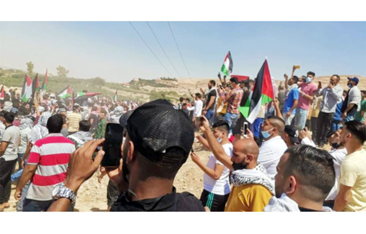 ফিলিস্তিনের প্রতি সংহতি জানিয়ে ইসরায়েলবিরোধী উত্তেজনা ছড়িয়ে পড়ছে মধ্যপ্রাচ্যের অন্য দেশগুলোতেও। ইতোমধ্যেই ইসরায়েল সীমান্তে হানা দিয়েছেন জর্ডান ও লেবাননের ফিলিস্তিনিপন্থীরা। যোগ দিয়েছেন সিরিয়ার বাসিন্দারাও। ছবি: সংগৃহীত