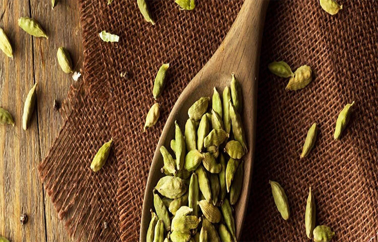 শরীর থেকে দূষিত পদার্থ দূর করে এই পানি। ফলে ওজন কমে। তারচেয়েও বেশি মাত্রায় উপকার হয় ত্বকের। যাদের ত্বকে তুলনায় তাড়াতাড়ি বয়সের ছাপ পড়ে যাচ্ছে, তারা নিয়মিত সকালে খালি পেটে এই পানি পান করলে ত্বক টানটান হয়, বলিরেখা কমে। ছবি: সংগৃহীত