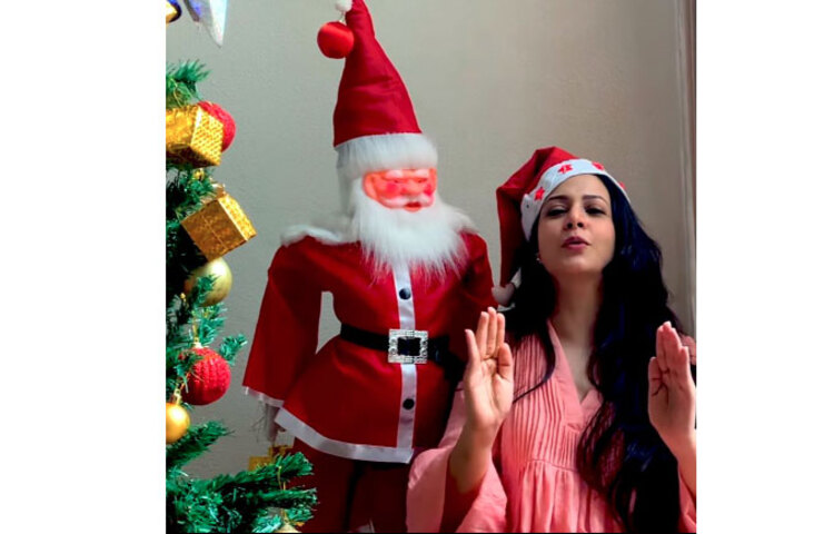 ছোটবেলার সেই কথা মনে করেই কোয়েল জানান, ক্রিসমাসের সান্তা তার জন্যও ঝুলি ভরে উপহার নিয়ে আসবেন বলে মনে করতেন তিনি। সেই আনন্দেই তার ছোটবেলার ক্রিসমাস কেটে যেত বলে জানান কোয়েল মল্লিক। ছবি: সংগৃহীত