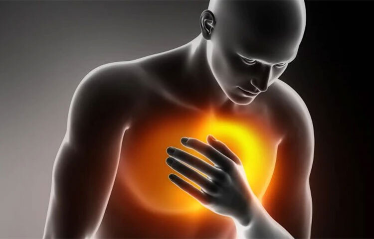 ঠিক কীসের জন্য বুকে ব্যথা, সেটা আগে জানতে হবে। আর সেটা জানতে পারলেই অযথা আতঙ্কের জায়গাটা তৈরি হবে না। বুকে ব্যথার আসলে অনেক কারণ হয়। শুধুই বøকেজ বা হার্ট-অ্যাটাক নিয়েই ভাববার কোনো দরকার নেই। ছবি: সংগৃহীত