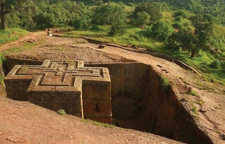 সেই খনন কাজ চালানোর পর প্রত্নতত্ত্ববিদরা খুঁজে পেয়েছেন পাথরের দেওয়ালের সারি। তারা মনে করছেন, সে সময় গড়ে তোলা বাড়ির ধ্বংসাবশেষ এগুলো।