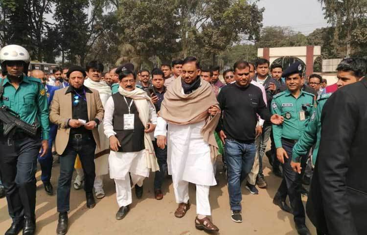 ভোটের পরিবেশ দেখে সন্তুষ্ট স্বরাষ্ট্রমন্ত্রী আসাদুজ্জামান খান কামাল। ছবি: জাগো নিউজ