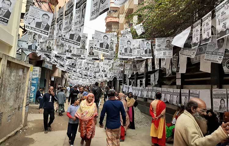 ভোটর উৎসবমুখর পরিবেশ। ছবি: জাগো নিউজ