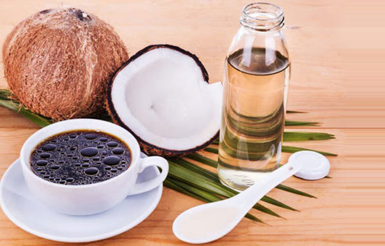 রোজ সকালে দুধ ছাড়া (ব্লাক) কফির সঙ্গে ২ চামচ নারকেল তেল মিশিয়ে খেলে ওজন কমবে দ্রুত গতিতে। কারণ, নারকেল তেল কফির গুনগত মান বহুগুণ বাড়িয়ে দেয়। শরীরের মেদ দ্রুত গলিয়ে দিতেও অত্যন্ত কার্যকর নারকেল তেল।