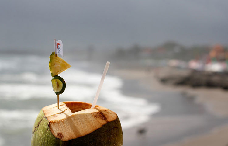 ওজন কমানো ছাড়াও হজমের সমস্যার সমাধানে নারকেলের জল ও মালাই অত্যন্ত কার্যকর। হাইপার টেনশন, মানসিক অবসাদ বা উচ্চ রক্তচাপের মতো সমস্যা দ্রুত নিয়ন্ত্রণে আনতেও নারকেলের জল ও মালাই অত্যন্ত কার্যকর।