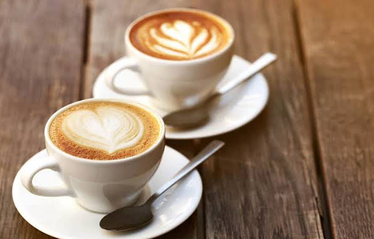 ইন্টারন্যাশনাল সোসাইটি অফ স্পোর্টস নিউট্রিশন পত্রিকায় প্রকাশিত এই গবেষণাপত্রে বলা হয়েছে যে এই কফিপান এবং তার পরেই এক্সারসাইজ যদি দুপুরে হয়, তাহলে আরও বেশি ফল দেবে। সকালে কফি পান ও এক্সারসাইজ এতটাও কার্যকরী হয় না বলেই বলা হয়েছে। ছবি: সংগৃহীত