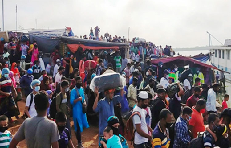 শিমুলিয়া ঘাটের মাওয়া নৌ-পুলিশ ফাড়ির ইনচার্জ মো. সিরাজুল কবীর বলেন, ঢাকা-মাওয়া এক্সপ্রেসওয়েতে বিভিন্ন স্থানে পুলিশ ও সেনাবাহিনীর সদস্যরা চেকপোস্ট বসিয়ে দক্ষিণবঙ্গগামী যাত্রীদের ফিরিয়ে দিচ্ছিল। কিন্তু এরপরও যাত্রীরা বিভিন্নভাবে লুকিয়ে আসতে থাকে শিমুলিয়া ঘাটে। সোমবার সকাল থেকে বেলা বাড়ার সঙ্গে সঙ্গে ঘাটে মানুষের ভিড় লেগে যায়।