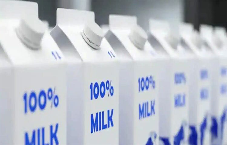 প্রেসার কুকারে দুধ জাতীয় কিছু রান্না একদমই করা উচিত নয়। দুধ একটু গরম হলেই উথলে ওঠে। তাই দুধ দিয়ে কোনো কিছু প্রেসার কুকারে রান্না করা ঠিক নয়। কেবল রান্না করাই যে সমস্যা, তা-ই নয়, যেকোনো মুহূর্তে ঘটে যেতে বড় দুর্ঘটনা। ছবি: সংগৃহীত