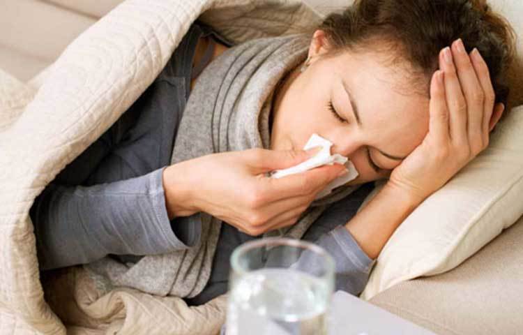 যত বেশি সম্ভব কণ্ঠনালী ভিজিয়ে রাখতে হবে। বেশি বেশি পানি পান করতে হবে। কণ্ঠনালী যদি শুষ্ক থাকে মাত্র ১০ মিনিটেই আক্রমণ মারাত্মক হতে পারে।