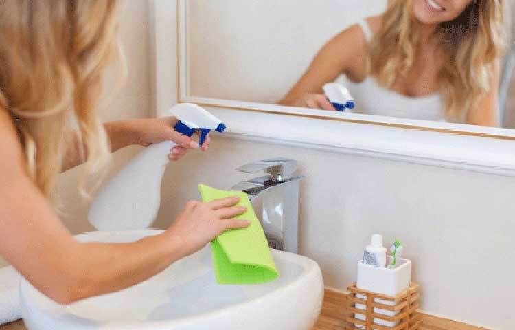 কর্মস্থল ও কর্মস্থলে ব্যবহার্য জিনিস দিনে অন্তত একবার পরিষ্কার করতে হবে।