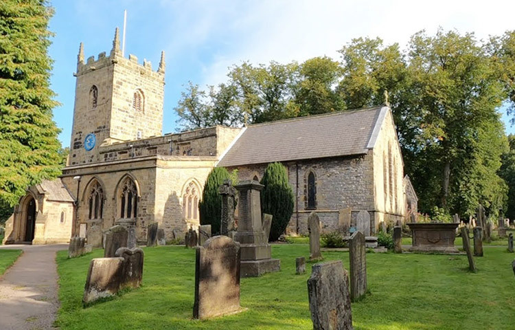 সে সময় গ্রামের এক দর্জি জর্জ ভিকারস লন্ডন থেকে অনেক কাপড় নিয়ে এসেছিলেন। সেই কাপড়ের সঙ্গেই গ্রামে ঢুকে পড়েছিল প্লেগের জীবাণু। ছবি: সংগৃহীত