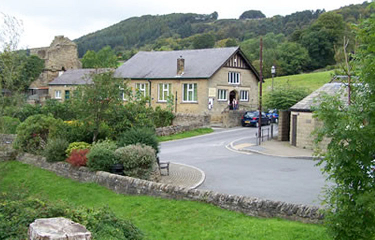 এক সপ্তাহের মধ্যেই মৃত্যু মিছিল শুরু হয় গ্রামে। প্রথম মারা যান ওই দর্জিই। তারপর তার পরিবারের অনেকে এবং গ্রামে তার গ্রাহকদের অনেকেই। ছবি: সংগৃহীত