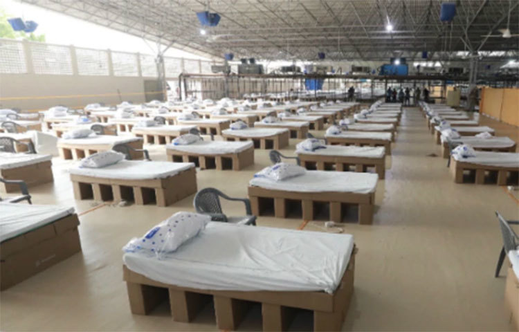 দিল্লির ছতরপুরে রাধা স্বামী ব্যাসের চত্বরে তৈরি হয়েছে হাসপাতালটি। নাম দেওয়া হয়েছে, সর্দার পটেল কোভিড কেয়ার সেন্টার। ওই হাসপাতালে রয়েছে ১০,০০০টি। দাবি করা হচ্ছে, বিশ্বের বৃহত্তম কোভিড হাসাপাতাল এটিই।