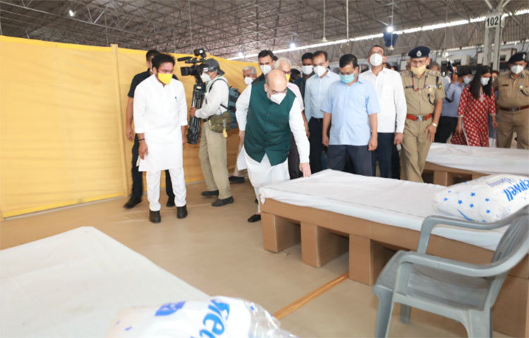 শনিবার হাসপাতালটি পরিদর্শন করেন স্বরাষ্ট্রমন্ত্রী অমিত শাহ। তার সঙ্গে ছিলেন মুখ্যমন্ত্রী অরবিন্দ কেজরীওয়াল। হাসপাতালে গিয়ে গোটা ব্যবস্থা খতিয়ে দেখেন শাহ। কথা বলে অফিসরাদের সঙ্গে। পরে তিনি টুইট করেন, মানুষকে সবরকম সহযোগিতা করতে বদ্ধপরিকর মোদী সরকার।