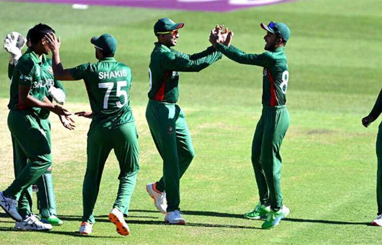 উত্তেজনার পারদ এতটা উঁচুতে উঠলে হৃদরোগের রোগিদেরও খুব সমস্যা হয়ে যায়। বাংলাদেশ-জিম্বাবুয়ে ম্যাচ শেষ ওভারে এতটাই স্নায়ুক্ষয়ী উত্তেজনা তৈরি করেছিলো যে, তা রীতিমত বিস্ময়কর। শেষ বলে এসে দেখা দেয় চূড়ান্ত নাটকীয়তা। ছবি: সংগৃহীত