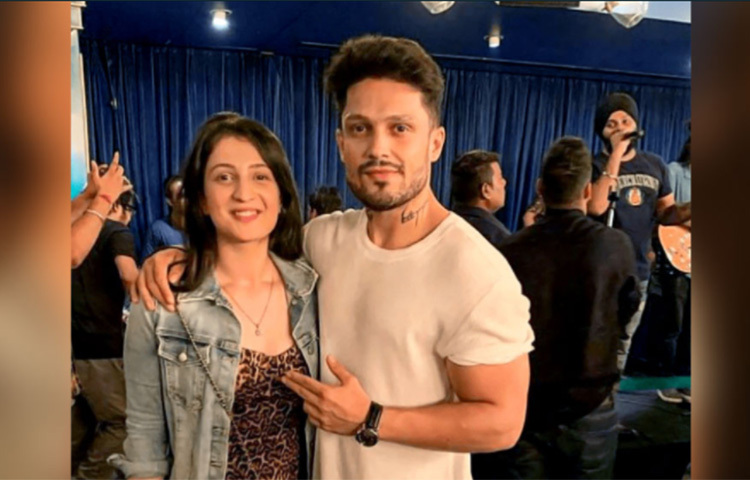 দীপকের বাগদানের সঙ্গে সঙ্গে ভারতীয় ক্রিকেট এবং বিনোদন জগতের সম্পর্ক আরও মজবুত হলো। জয়া হলেন ‘বিগ বস’-এর প্রাক্তন প্রতিযোগী সিদ্ধার্থ ভরদ্বাজের বোন। ছবি: সংগৃহীত