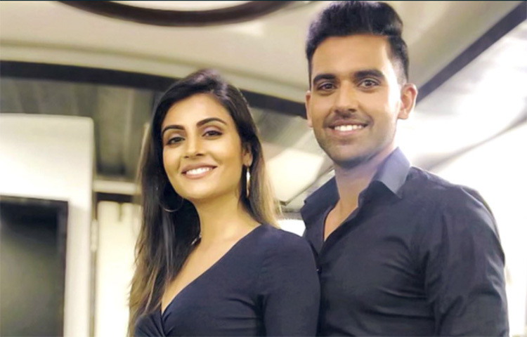 চাহারের সঙ্গেও বলিউডের যোগাযোগ রয়েছে। তিনি মডেল ও অভিনেত্রী মালতী চাহারের ভাই। আর এক ভাই রাহুল অবশ্য ক্রিকেটার। তিনি মুম্বাই ইন্ডিয়ান্স দলে রয়েছেন। ছবি: সংগৃহীত