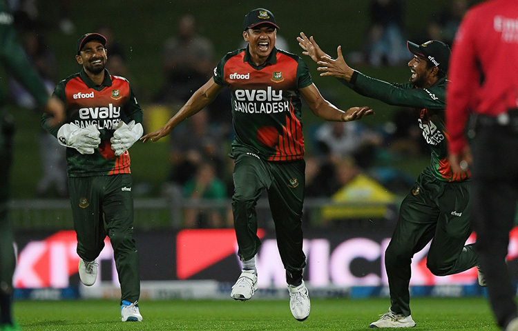 শুরুতে প্রাণপণে লড়েছে বাংলাদেশ। ছবি: সংগৃহীত