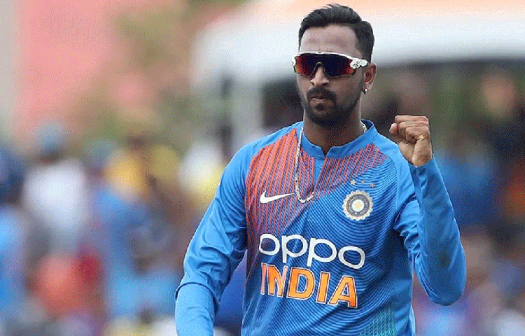 ২০১৬ আইপিএল সিজনে ভালোই খেলেছিলেন ক্রুনাল। কিন্তু তা সত্ত্বেও পরের সিজনে মুম্বাই ইন্ডিয়ানস্ তাকে দলে নেয়নি। পরে অবশ্য ৮ কোটি ৮০ লাখ টাকায় তাকে দলে নেয়। আইপিএলে আমদাবাদের ছেলে ক্রুনালের চাহিদা রয়েছে।