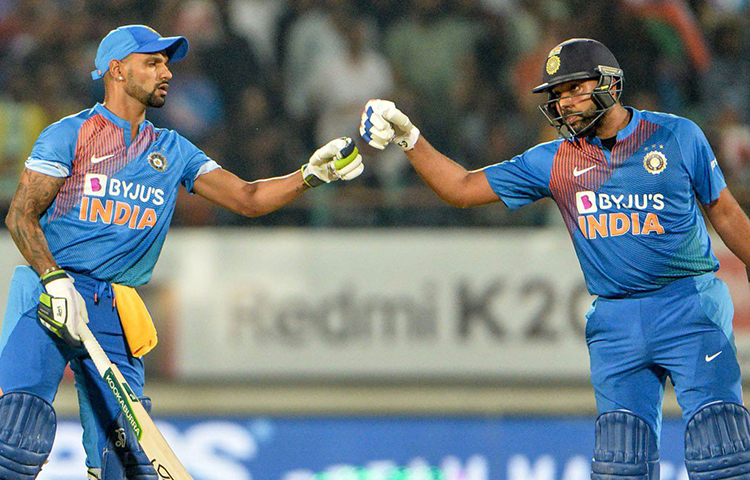 ভারতের বিরুদ্ধে যে রানের পুঁজি নিয়ে বল করতে নামে বাংলাদেশ, তাতে প্রথম পাঁচ ওভারের মধ্যে উইকেট তুলে নিতেই হত। তবে রোহিত শর্মা বা শিখর ধাওয়ানের বিরুদ্ধে সে সুযোগ তৈরি করতে পারেননি মুস্তাফিজুররা।