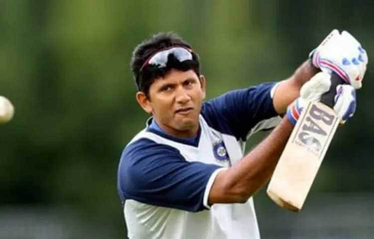 ভেঙ্কটেশ প্রসাদ: ২০১৮ সালে ভারতের অনূর্ধব-১৯ দল বিশ্বকাপে চ্যাম্পিয়ন হয়েছিল। সেই দলের প্রধান নির্বাচক ছিলেন প্রসাদ। কিন্তু কিংস ইলেভেন পাঞ্জাবের কোচ হওয়ার জন্য দায়িত্ব ছাড়েন তিনি। ক্যারিয়ারে ৩৩ টেস্ট ও ১৬১ একদিনের ম্যাচ খেলেছেন তিনি। ২০১৬ সালে প্রধান কোচের পদের জন্য আবেদন করেছিলেন প্রসাদ।