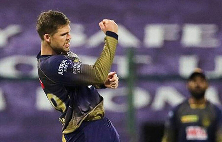 লকি ফার্গুসন: পেস অ্যাটাকে মনোযোগ না স্পিন বিভাগে বাড়তি জোর? কোন পথে আজ এগোবে কেকেআর। তার উপরেই নির্ভর করছে লকি ফার্গুসনের খেলা। প্রথম একাদশে খেলার ব্যাপারে উঠে আসছে কুলদীপ যাদবের নাম। সে ক্ষেত্রে ফার্গুসনের বদলে আসতে পারেন টম ব্যান্টন। তবে আজ ফার্গুসনের কপালই খুলতে পারে।