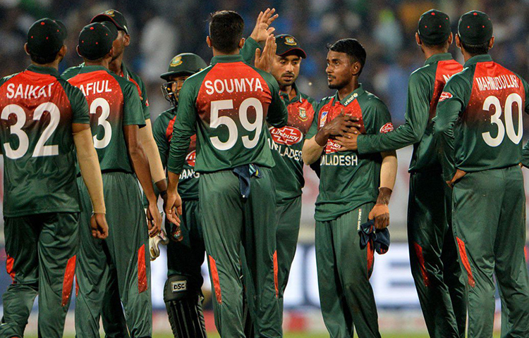 রাজকোটে মুস্তাফিজুর রহমান বা শফিউল ইসলামের ইকনমি রেট দেখুন! প্রথম জনের ৯.৫৪ ও পরের জনের ১১.৫০। সেই সঙ্গে ভারতের কোনো ব্যাটসম্যানকেই তারা প্যাভিলিয়নে ফেরাতে পারেননি। মুস্তাফিজুরের কোনো উইকেট না পাওয়ায় এ ম্যাচে সমস্যায় ফেলে বাংলাদেশকে।