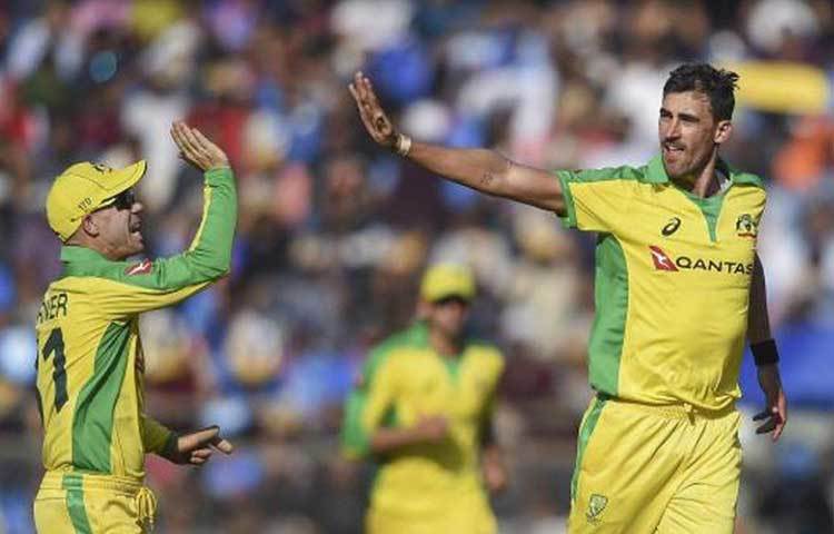 মুম্বাইয়ের ম্যাচে ভারতকে সব বিভাগেই টেক্কা দিয়েছে অস্ট্রেলিয়া। তাদের জয়ের আরও একটি অনুঘটক মিচেল স্টার্কের বোলিং। প্রথম স্পেলে মার খেয়েছেন ঠিকই। কিন্তু তারপরে ফিরে এসেছেন দুরন্তভাবে। রোহিতকে তুললেন যে বলটায় তার গতি ছিল ঘণ্টায় ১৪৮ কিলোমিটার। এর পর শ্রেয়াস আইয়ারকে তুলে নিলেন। সব মিলিয়ে ভারতে তার দ্বিতীয় ওয়ান ডে ম্যাচে নিয়ে গেলেন তিন উইকেট। প্যাট কামিন্স তুলে নিলেন ধাওয়ান আর ঋষভ পান্থের উইকেট। প্রশংসা করতে হবে দুই স্পিনার অ্যাডাম জাম্পা এবং অ্যাস্টন অ্যাগারেরও।