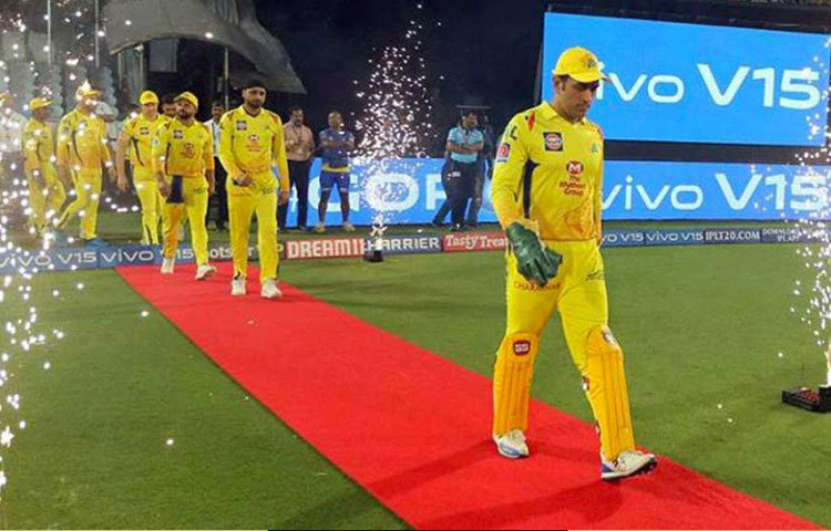 মাথায় রাখতে হচ্ছে যে এ বছরই টি-টোয়েন্টি বিশ্বকাপ না হলে অক্টোবরেই হতে পারে আইপিএল। সেক্ষেত্রে পরের আইপিএলের আগে ফেব্রুয়ারি-মার্চে হতে পারে টি-টোয়েন্ট বিশ্বকাপ। কিন্তু, দুই আইপিএলের ফাঁকে টি-টোয়েন্টি বিশ্বকাপ হলে তা সম্প্রচার করার ক্ষেত্রে কোনো সমস্যা আছে কি না সেই সব দিকও আলোচনা হতে পারে আইসিসি-র বৈঠকে।