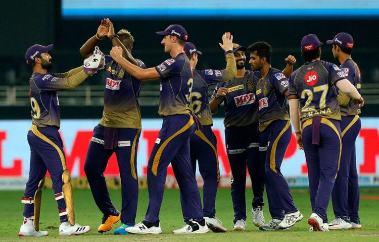 ওই একটি ক্যাচই উদ্বুদ্ধ করে গোটা দলকে। ওই ওভারেই কামিন্স ফিরিয়ে দেন তার জাতীয় দলের অধিনায়ক স্টিভ স্মিথকে।