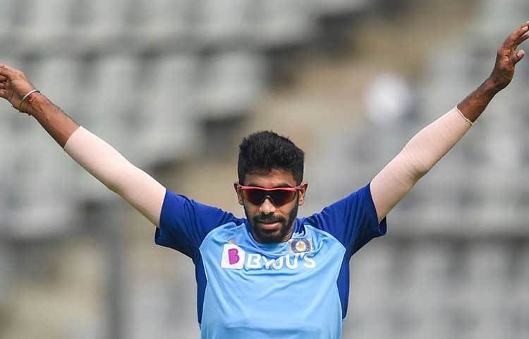 যশপ্রীত বুমরা: ফিরে আসার পরে অজিদের বিরুদ্ধে চেনা ফর্মে ধরা দেননি বুমরা। কিউয়িদের ঘরের মাঠে বুমরা আগুন জ্বালাবেন, এমনটাই বিশ্বাস ভারতের সমর্থকদের।