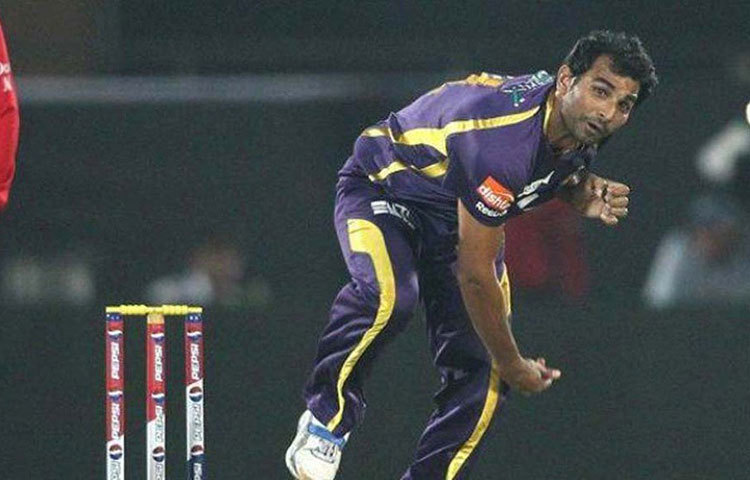 প্রথম এগারোয় অবশ্যই থাকবেন মহম্মদ শামি। ইডেন তার ঘরের মাঠ। আর কলকাতার বোলিং কোচ হিসেবে ওয়াসিম আক্রমকে পাশে পেয়েই বোলার হিসেবে উন্নতি ঘটিয়েছেন শামি। যদিও নাইটরা তার প্রতিভার পুরোপুরি ব্যবহার করেনি। অনেক সময়ই রিজার্ভ বেঞ্চে থাকতে হয়েছে তাকে। তবু কেকেআরের হয়ে খেলেই তো উত্থান, শামিকে বাইরে রাখা যায় নাকি!