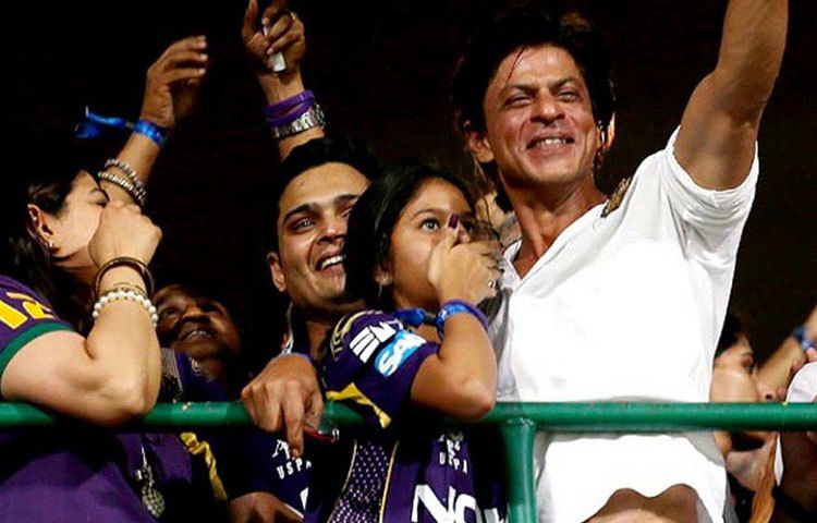 এবছর যদি আইপিএলের বল গড়ায়, তা হলে কতগুলো বিষয় নিয়েও আলোচনার রয়েছে। ফাঁকা স্টেডিয়ামে আইপিএলের ম্যাচগুলো হবে নাকি নির্দিষ্ট সংখ্যক দর্শকের উপস্থিতিতে আইপিএল হবে তা নিয়েও আলোচনা হবে আইপিএল ফ্র্যাঞ্চাইজিগুলোর সঙ্গে।