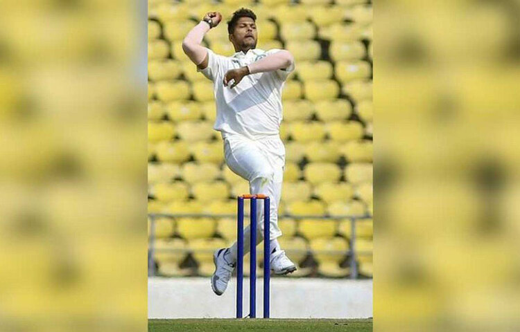 উমেশ যাদব: ইশান্ত শর্মার বদলে প্রথম একাদশে তাকেই নেয়া হতে পারে বলে মনে করা হচ্ছে। তরুণ পেসারদের বদলে গোলাপি বলে অভিজ্ঞতাকেই এগিয়ে রাখতে চাইবে ভারতীয় দল।