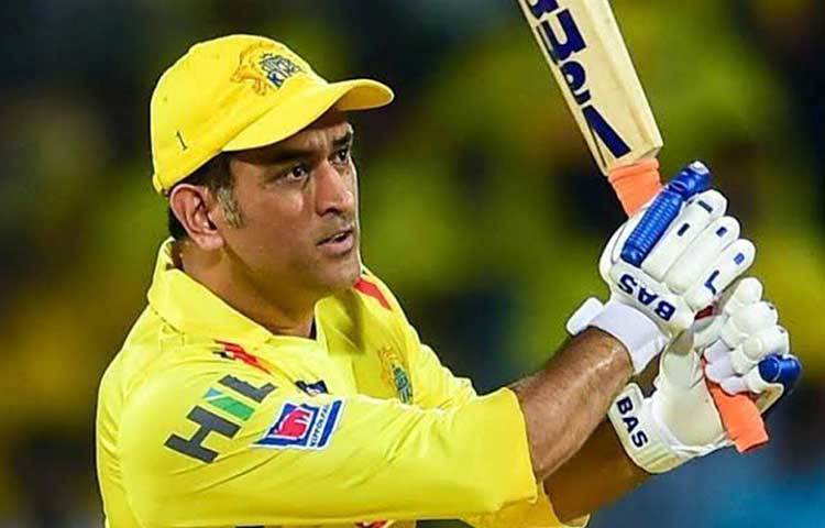 মহেন্দ্র সিংহ ধোনি কি জাতীয় দলের হয়ে শেষ ম্যাচ খেলে ফেলেছেন? নাকি, আবার তাকে দেখা যেতে পারে নীল রঙের জার্সিতে? গত কয়েক মাস ধরে এই প্রশ্নগুলোই আলোচিত হয়েছে ক্রিকেটমহলে। যার উত্তর মেলেনি। জাতীয় কোচ রবি শাস্ত্রী অবশ্য বলেছেন যে আইপিএলের উপরই নির্ভর করছে ধোনির ভবিষ্যৎ।