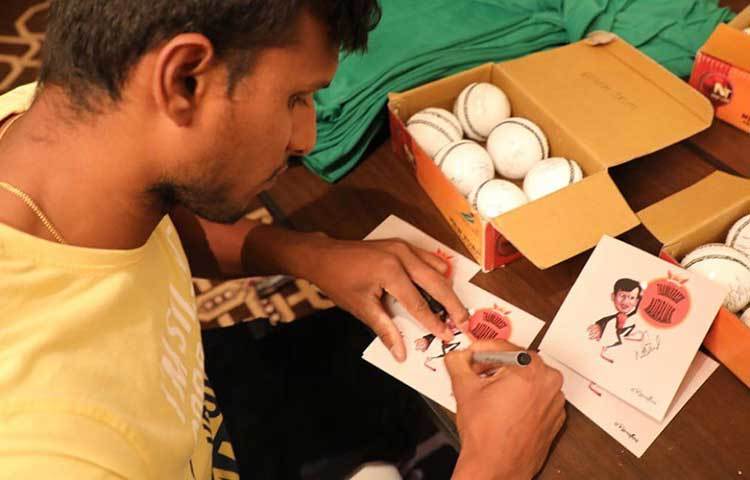 ভারতের দরিদ্র তামিল পরিবারে নটরাজনের জন্ম ১৯৯১ সালের ২৭ মে। তামিলনাড়ুর সালে থেকে ৩৬ কিলোমিটার দূরে চিন্নপ্পমপট্টিতে। তার বাবা ছিলেন কুলি। মালবাহকের কাজ করতেন শাড়ি তৈরির কারখানায়। মা রাস্তার ধারে এক চিলতে দোকানে খাবার বিক্রি করতেন।