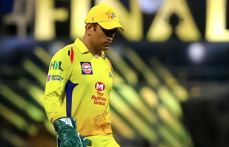 ধোনি জাতীয় দলের জার্সিতে প্রায় এক বছর খেলেননি। একাধিকবার অবসরের কথা উঠলেও ধোনি সেপথে হাঁটেননি।