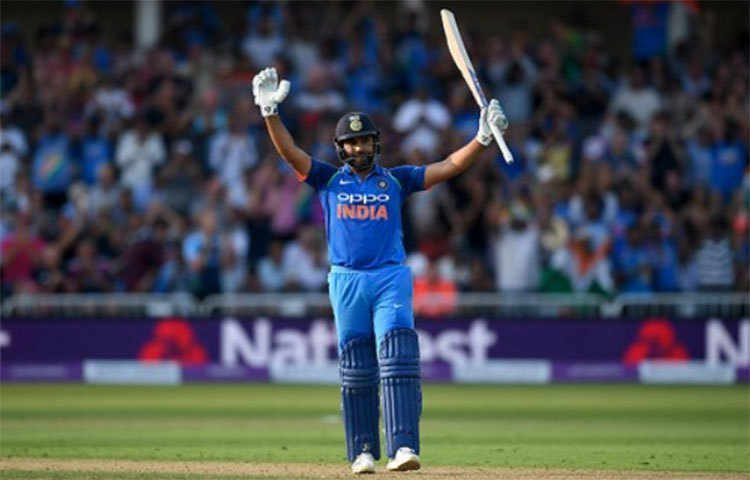 আইপিএলে সবচেয়ে বেশি ট্রফি: রোহিত শর্মা একমাত্র ক্রিকেটার যিনি পাঁচবার আইপিএল-জয়ী দলের সদস্য। তার নেতৃত্বে মুম্বাই ইন্ডিয়ান্স চতুর্থবার আইপিএল চ্যাম্পিয়ন হয়েছে।২০০৯ সালে ডেকান চার্জার্সের আইপিএল জয়ী দলের সদস্য ছিলেন তিনি।